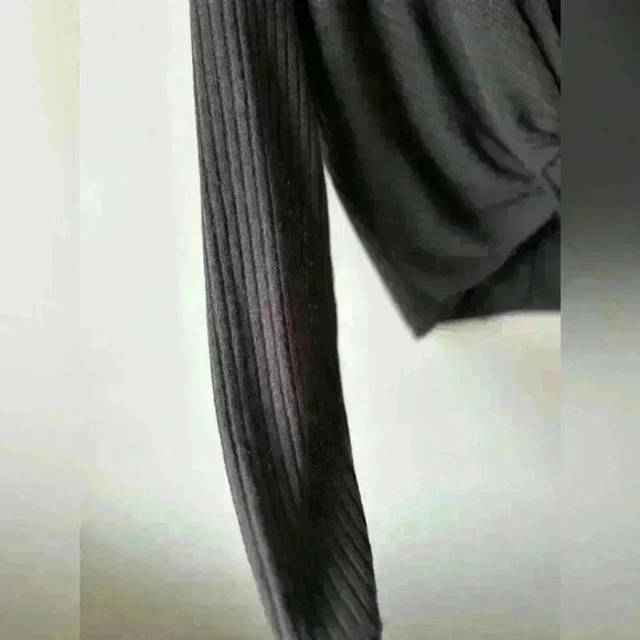 ASTR The Label Twist Front  Crop Top - Picture 6 of 8